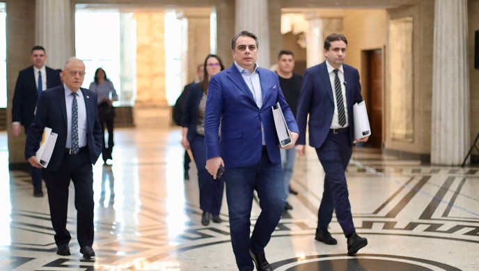 ПП-ДБ се регистрираха в ЦИК, заявиха единство и сила СНИМКИ