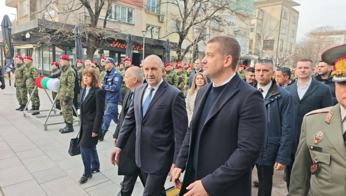 Радев се закани: На тези избори тръгваме на поход за бъдещето на България