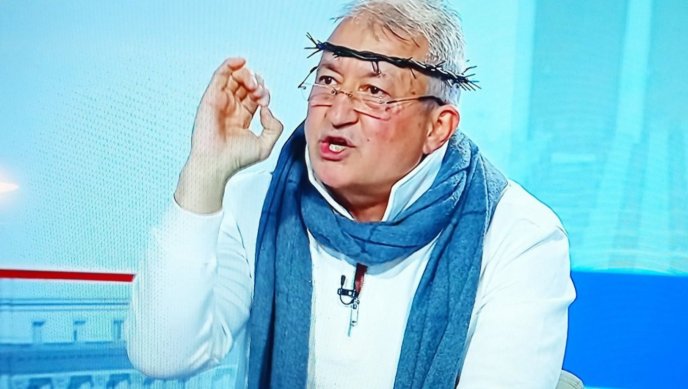 ЦИК налага санкция на Венци Чикагото за скъсания герб на България