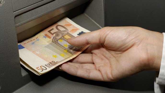 Сбогом, лев! От днес банкоматите пускат вече само евро