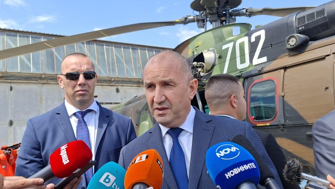 Радев: Чуват се едни фанфари за еврозоната, защо не празнуват с хората?