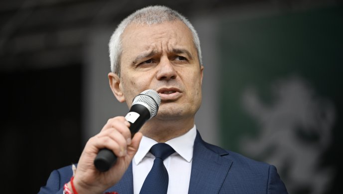 &ldquo;Възраждане&rdquo; настоява за оставката на министъра на отбраната Атанас Запрянов