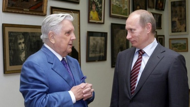 Путин дава твърди, но добронамерени съвети на Глазунов как да подобри картините си. Снимка: БГНЕС