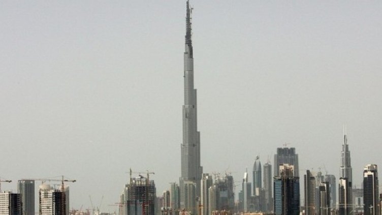 За момента Burj Dubai е най-високата сграда в света (818 метра). Снимка: БГНЕС