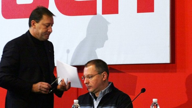 Станишев остава. Засега.