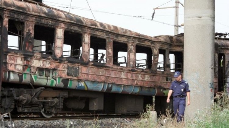 Един от изгорелите вагони. Снимка: Булфото