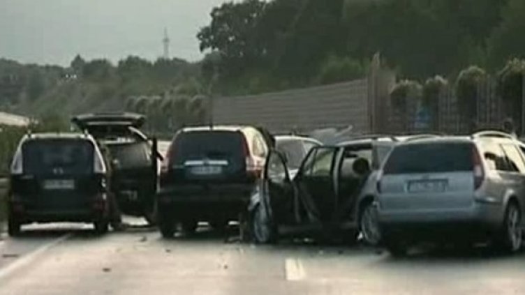 259 коли се нанизаха на магистрала, 66 души са ранени