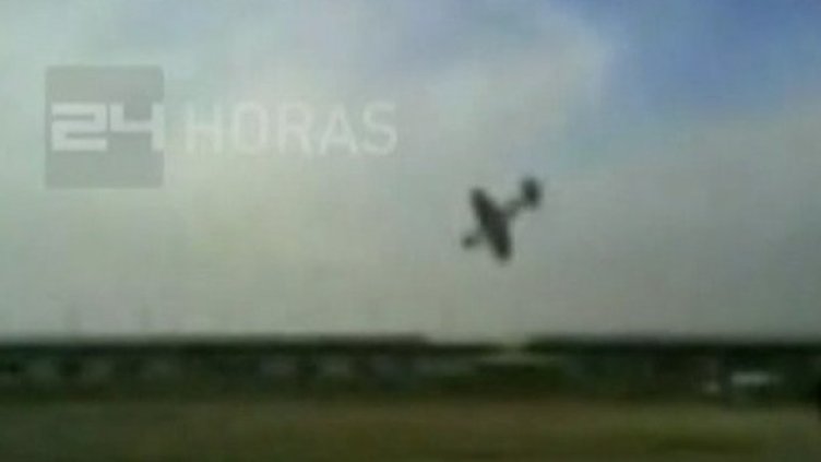 Самолет се стовари в нива, пилотът оцеля