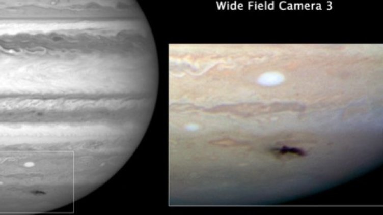 Белегът от сблъсъка на астероида в Юпитер. Снимка: НАСА