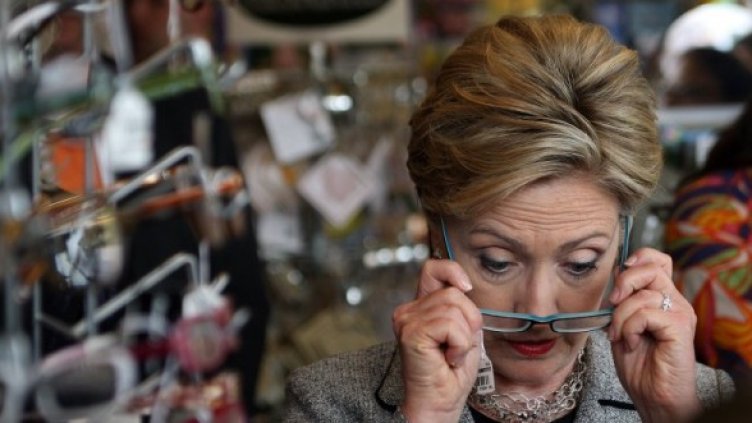 Хилари Клинтън в потвърждение на резултатите от проучването. Снимка: Getty Images/Guliver Photos