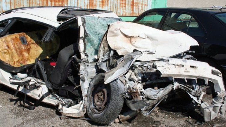 В тази кола загина журналистката Живка Гичева. Снимка: БГНЕС