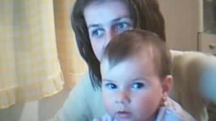 Спаска Митрова с дъщеричката си. Снимка: ВМРО