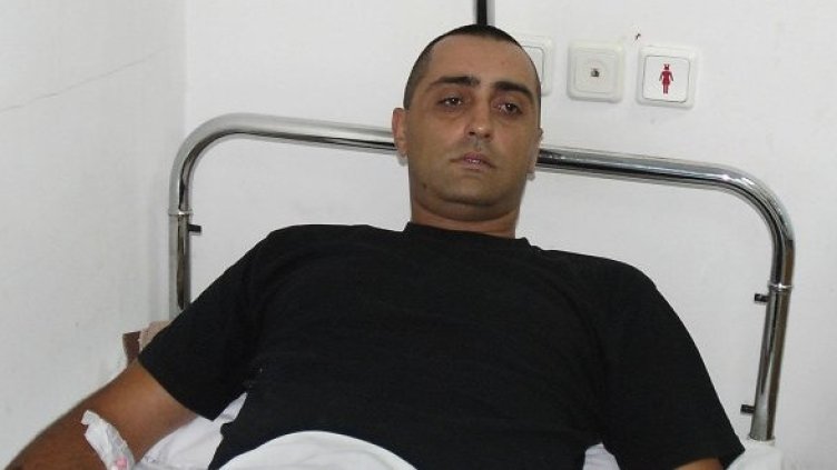 Полицаят Радко Димитров е в болницата без опасност за живота. Снимка: Булфото