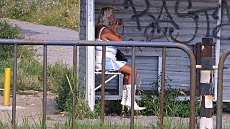 В Сливен скачат на бой, а в София зарибяват клиенти по спирките. Снимка: Булфото