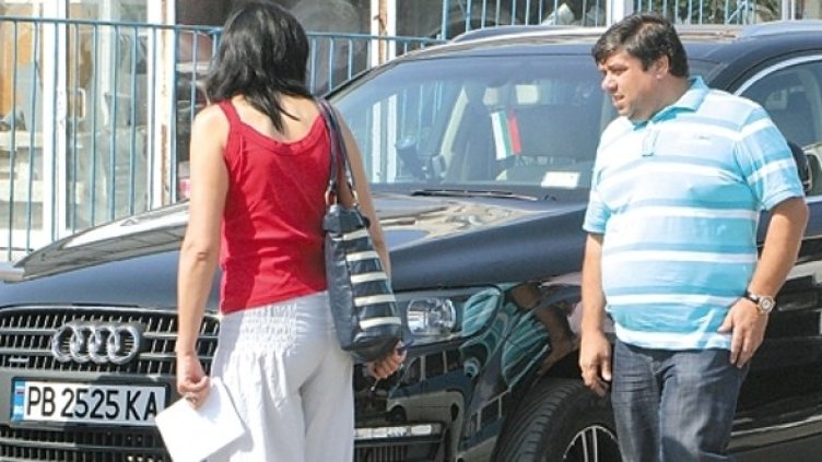 Еньо до Q7. Снимка: marica.bg