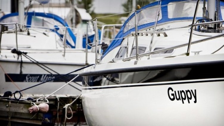 Яхтата на Лора Декър, наречена "Гупи", с която тя щеше да обикаля света. Снимка БГНЕС