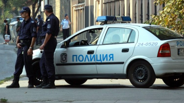 На 8 август десетки полицаи баха вдигнати на крак заради бомбената заплаха. Снимка: БГНЕС