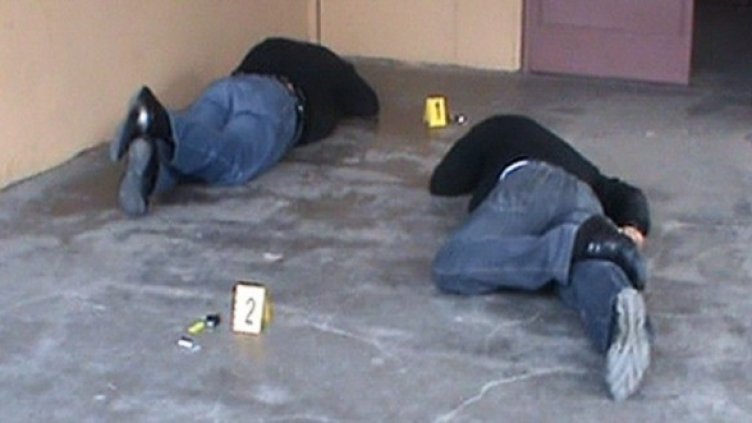 Двама от арестуваните полицаи. Снимка: МВР