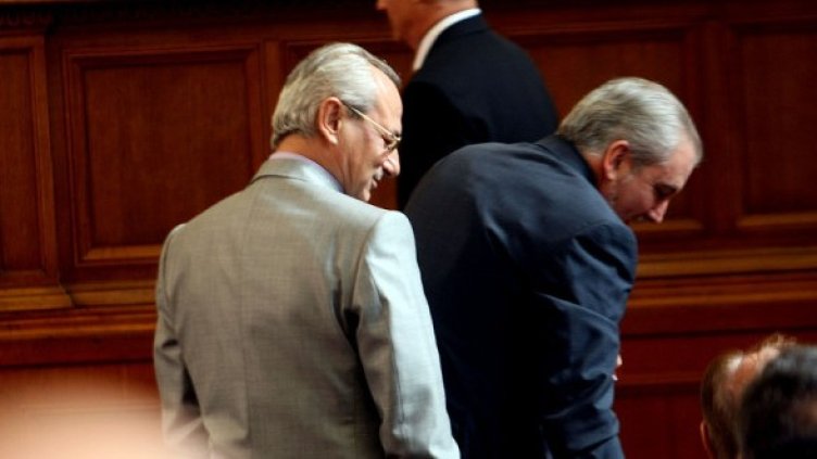 Ахмед Доган обърна гръб на парламента. Снимка: БГНЕС