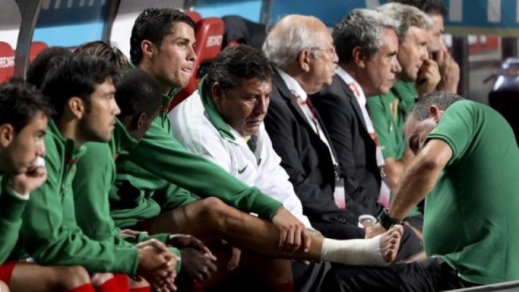 Роналдо няма да играе най-малко месец. Снимка: БГНЕС