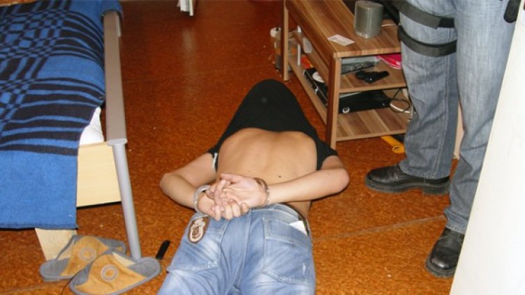 Единият от задържаните. Снимка: МВР