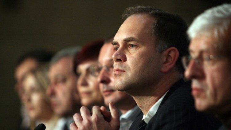 Сега вече щяло да има копче и за кмет