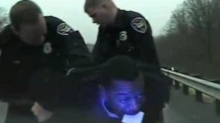 Фрагмент от видеозаписа по задържането на Джон Форд: ohio.com