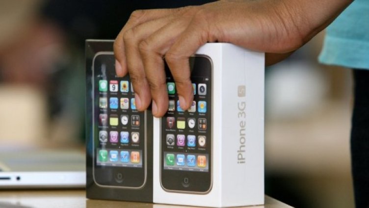 Обикновените iPhone са стотици пъти по-евтини и пак не са по джоба на всеки. Снимка: GettyImages/Guliver Photos