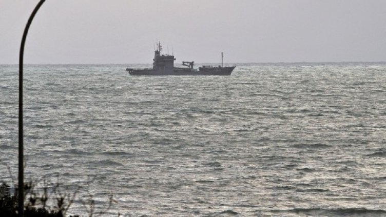 Спасителни екипи веднага започнаха да търсят оцелели. Снимка: БГНЕС