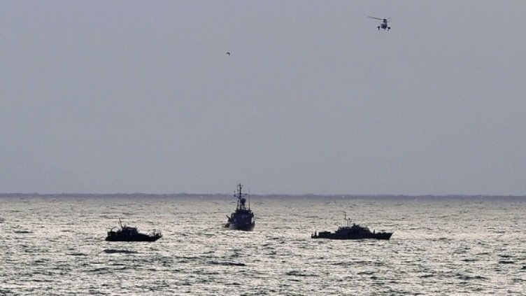 Ливански военни и представители на временните сили на ООН в Ливан /UNFIL/ търсят оцелели. Снимка: БГНЕС