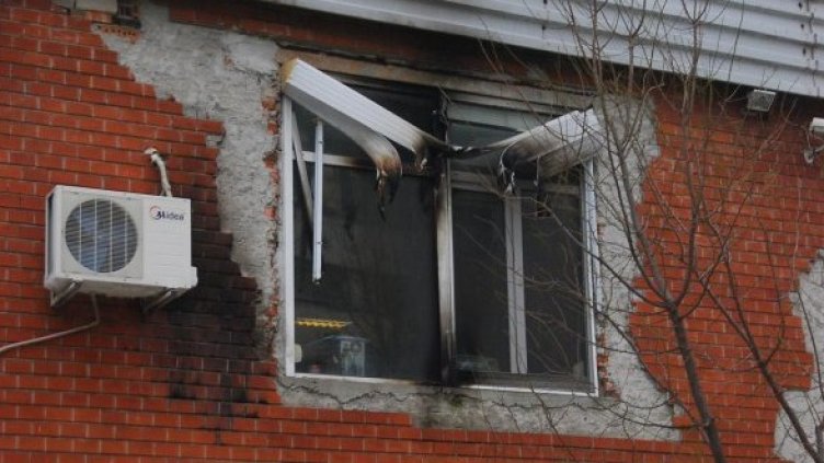 Пораженията по офиса на СКАТ в Бургас. Снимка: Булфото
