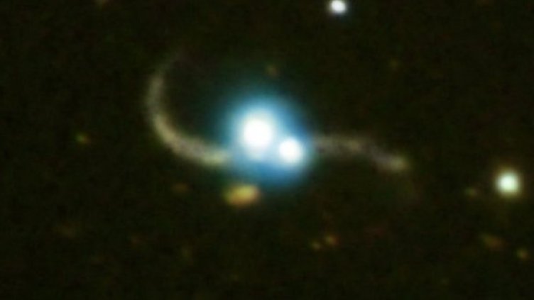 Двойният квазар SDSS J1254+0846. Снимка: NASA