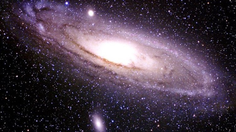 Галактиката Андромеда. Снимка: NASA