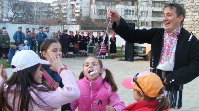 На този ден традиционно се яде бяла халва. Снимка: Булфото