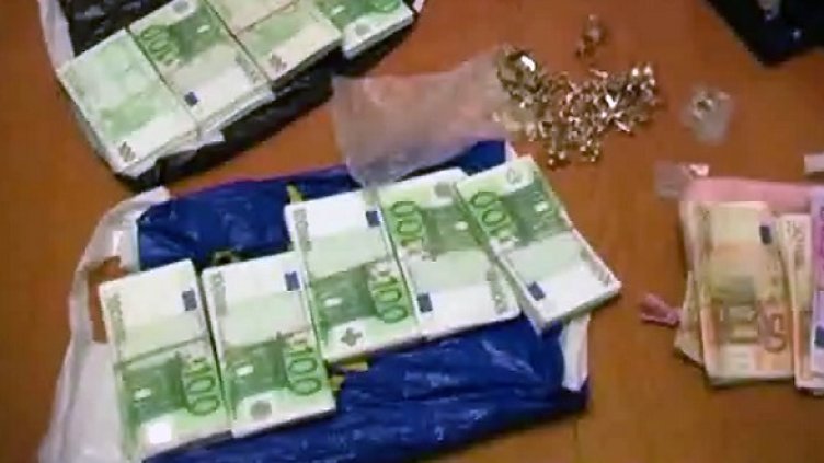 Част от намерените у групата на Тополнишкия пари. Снимка: МВР