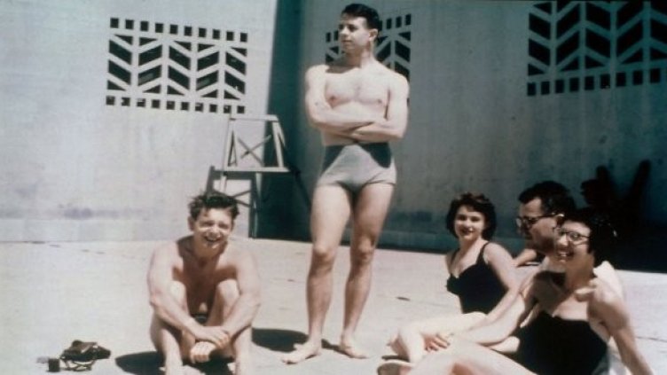 Математикът Джон Неш (вторият ляво) със съпругата си и приятели. Снимка: Getty Images/Guliver Photos