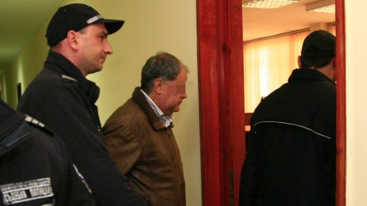 Съдебна охрана доведе Румен Кузманов в съда. Снимка: Dnes.bg