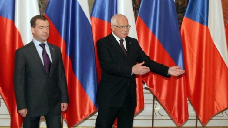 Президентът Медведев вече очаква Барак Обама в Прага. Снимка: БГНЕС