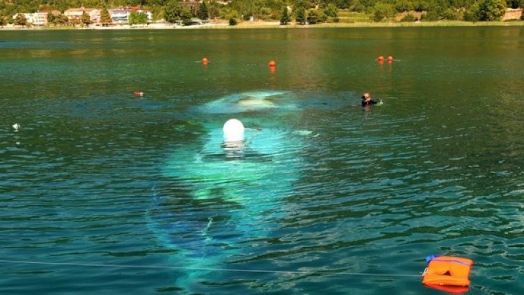 Корабът "Илинден" потъна в Охридското езеро на 5.09.2009 г. При трагедията загинаха 15 българи. Снимка: БГНЕС