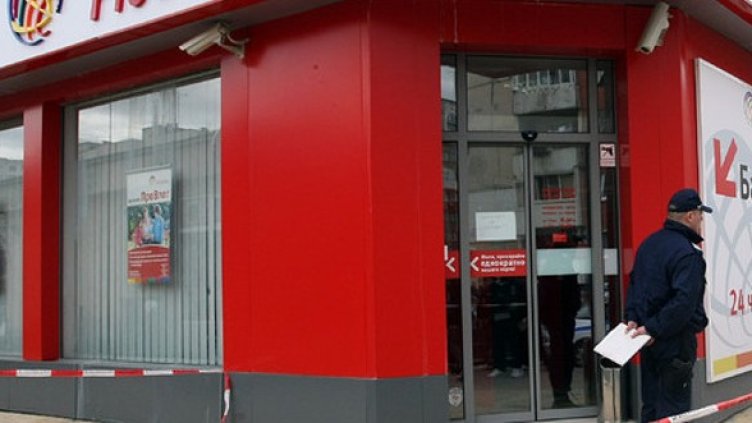 Камерите на банката заснели учителката. Снимка: БГНЕС