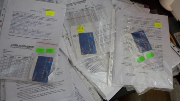 Откритите дебитни карти. Снимка: МВР