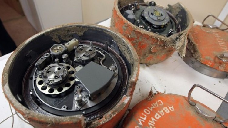 Части от разбилия се Ту-154. Снимка: БГНЕС