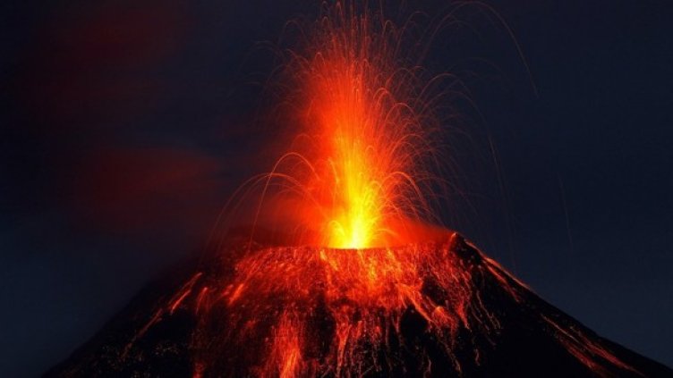 Изригването на вулкана Тунгурахуа в Еквадор. Снимка: БГНЕС