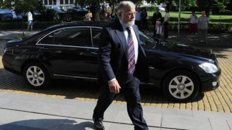 Сега слизат само по един. Снимка: Булфото