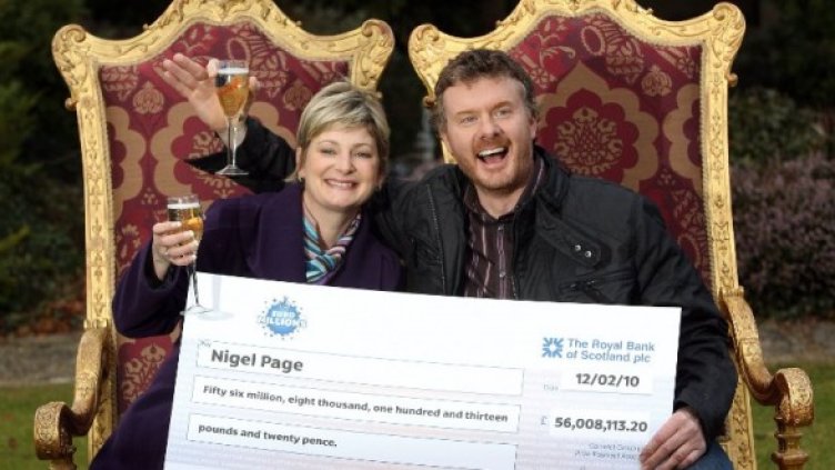 Нейджъл Пейдж и Жюстин Лейкок печелят най-голямата награда, давана някога във Великобритания. През февруари тази година те взеха 56 милиона паунда. Снимка: Getty Images/Guliver Photos