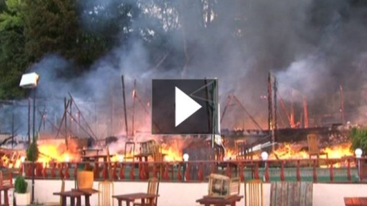 Пожар изпепели заведение на плажа във Варна