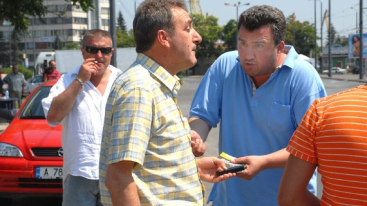 Ивайло Дражев /в синьо/. Снимка: Dnes.bg