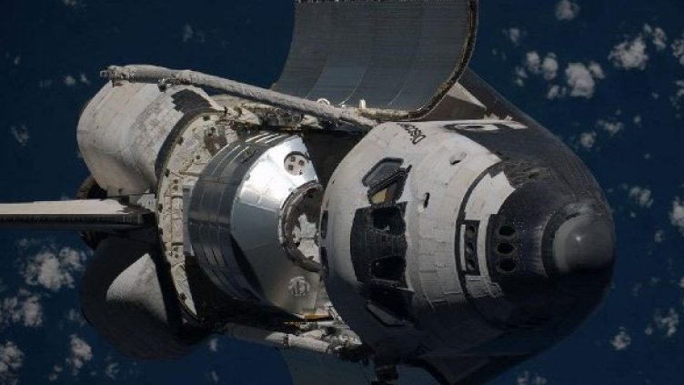 Транспортният модул "Леонардо" върху "Дискавъри". Снимка: НАСА