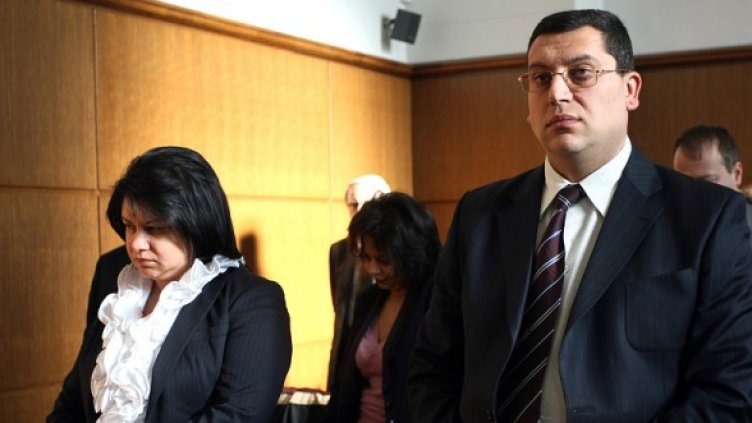 Марио Николов и съпругата му – Марияна, на подсъдимата скамейка. Снимка: БГНЕС