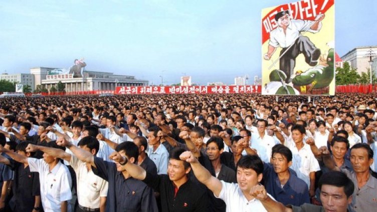Манифестация в Пхенян по повод 60-годишнината от Корейската война. Снимка: БГНЕС
